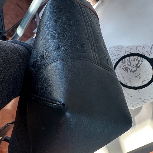 Authentic MCM Large Klara Monogram Leather Hobo shoulder bag/crossbody black. - Picture 13 of 16